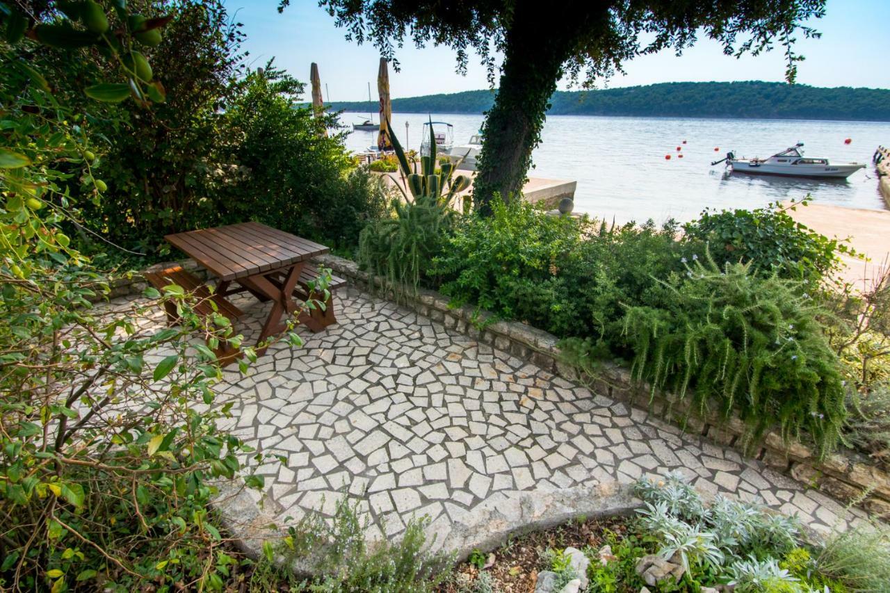 Apartments Picolo Paradiso Miljenko Debelic Barbat na Rabu Exteriör bild