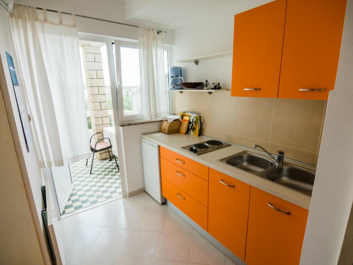 Apartments Picolo Paradiso Miljenko Debelic Barbat na Rabu Exteriör bild
