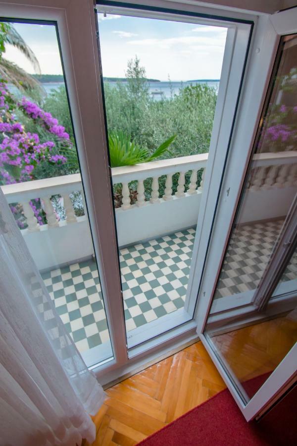 Apartments Picolo Paradiso Miljenko Debelic Barbat na Rabu Exteriör bild