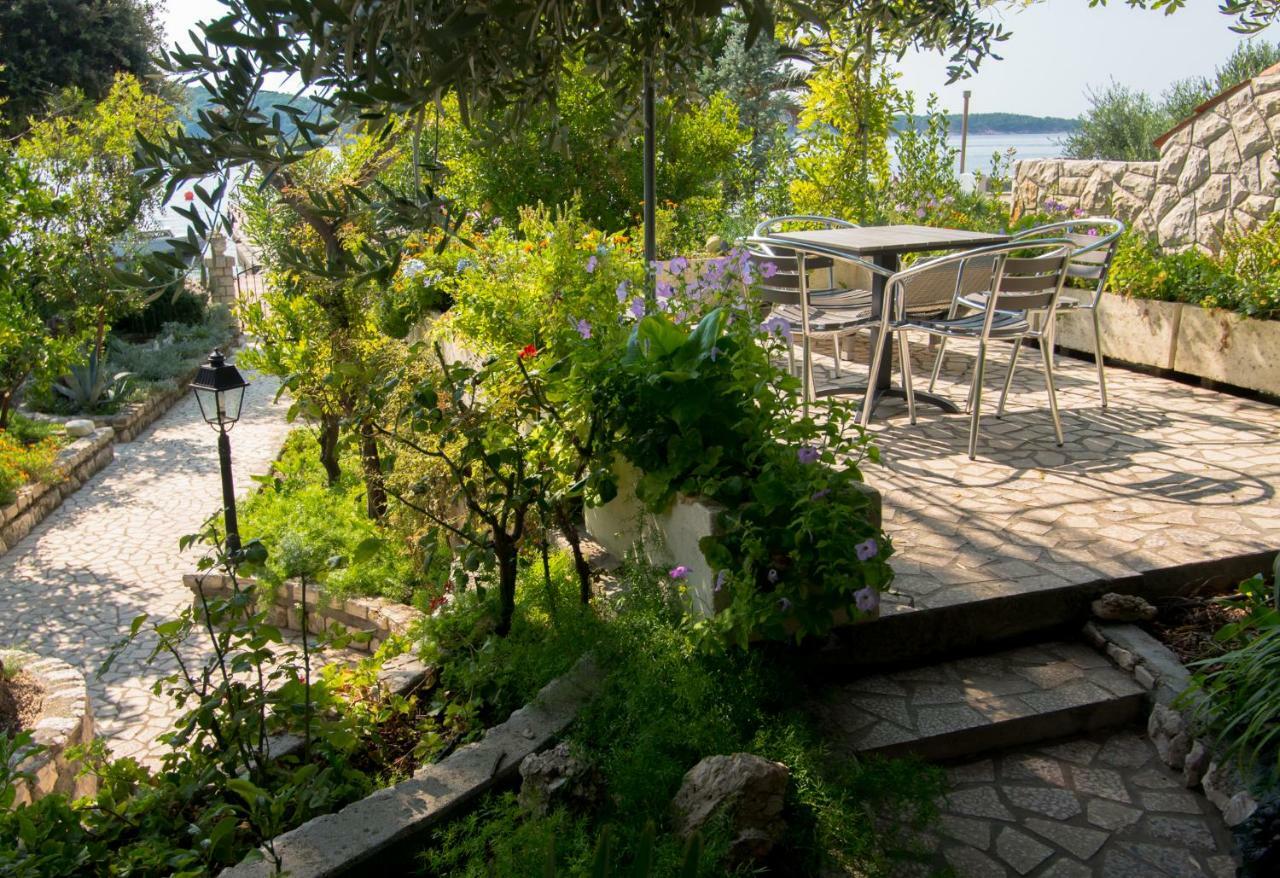 Apartments Picolo Paradiso Miljenko Debelic Barbat na Rabu Exteriör bild