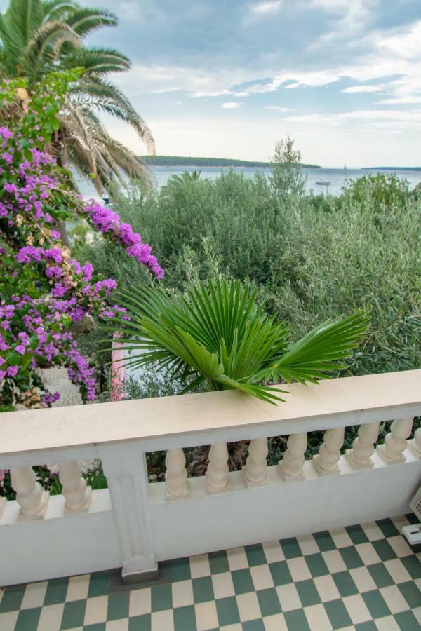 Apartments Picolo Paradiso Miljenko Debelic Barbat na Rabu Exteriör bild